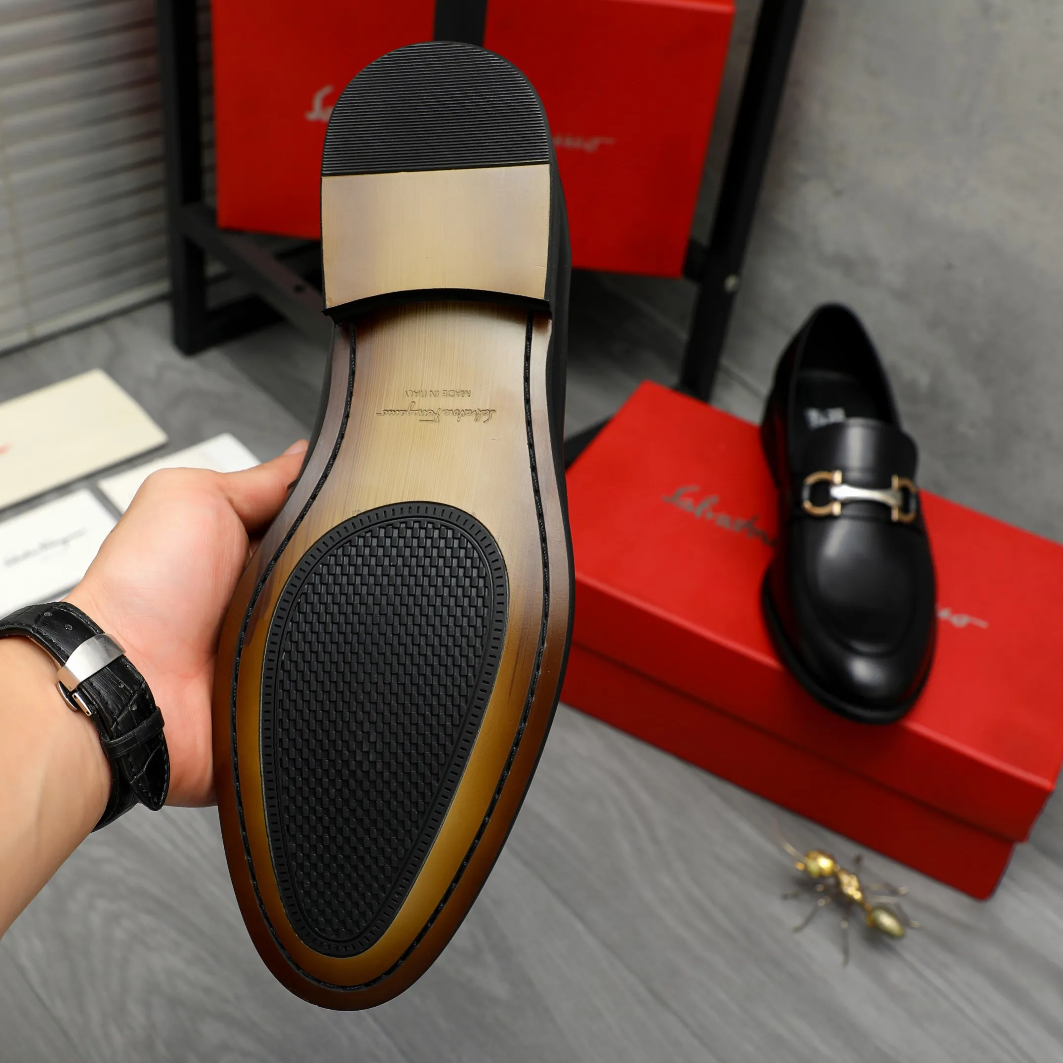 Men's shoes 💰420 Product trademark: Ferragamo " Ferragamo ] Business slip-on leather shoes Regular size: 39-45 (38.46 custom-made, non-refundable) Product materials: Selected high-quality cowhide upper, sheepskin lining, original rubber outsole